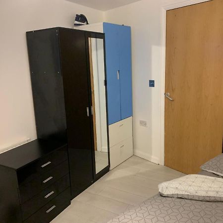 Room Near City London Bagian luar foto