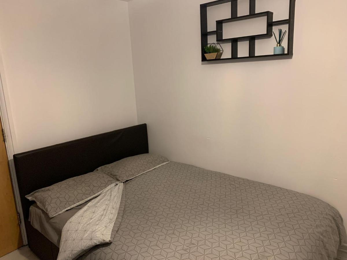 Room Near City London Bagian luar foto