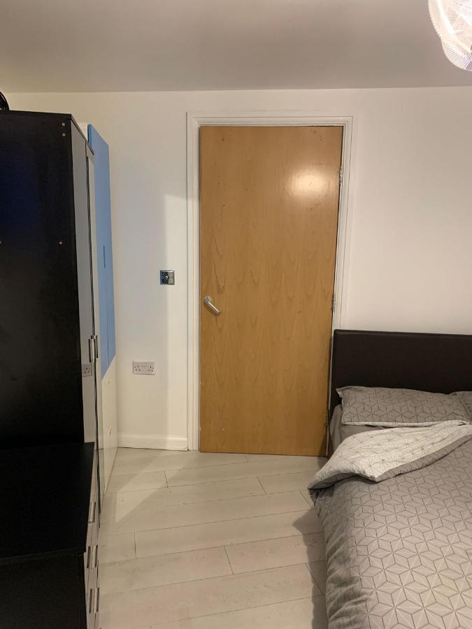 Room Near City London Bagian luar foto