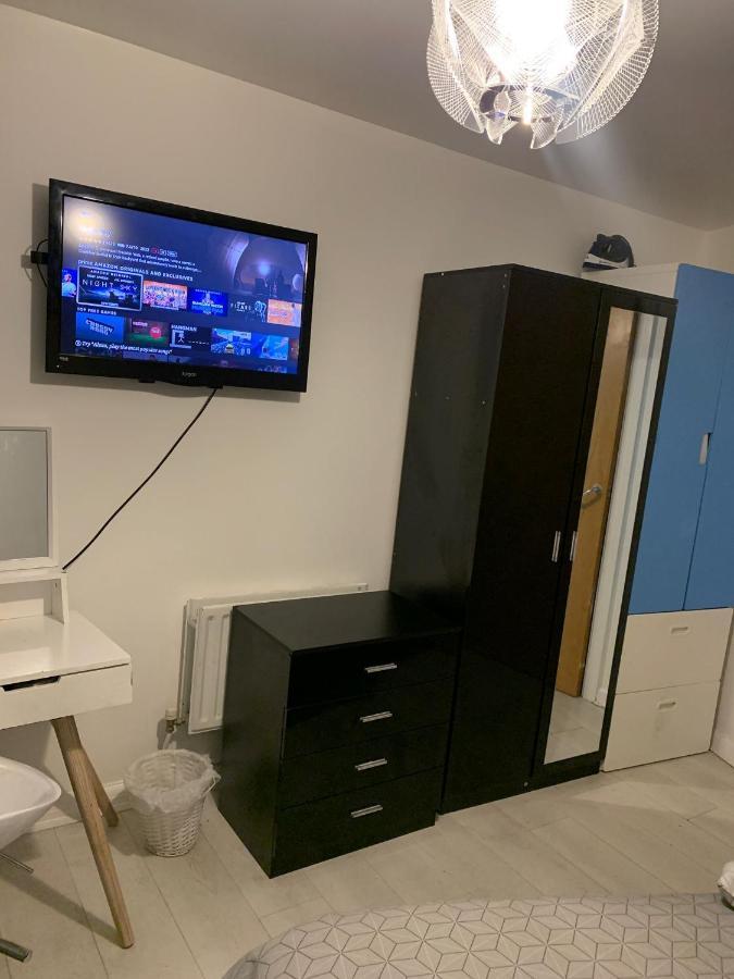 Room Near City London Bagian luar foto